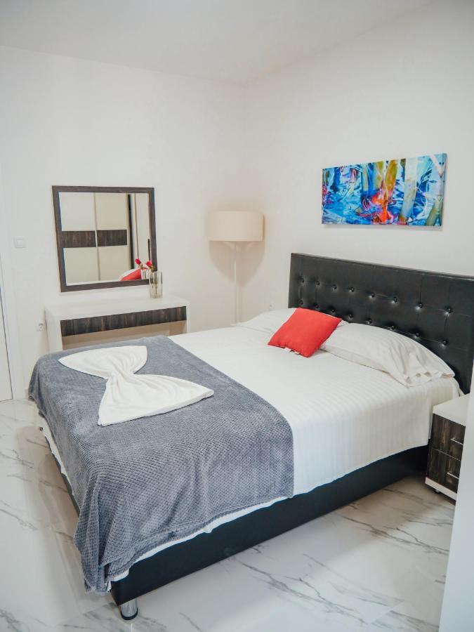 Apartments Gjenashaj ウルツィニ エクステリア 写真