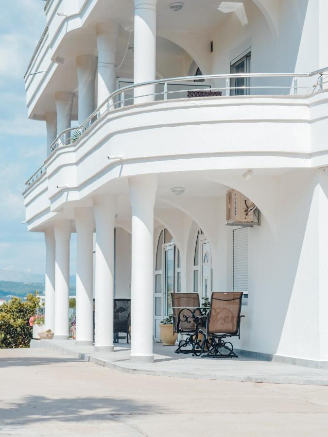 Apartments Gjenashaj ウルツィニ エクステリア 写真