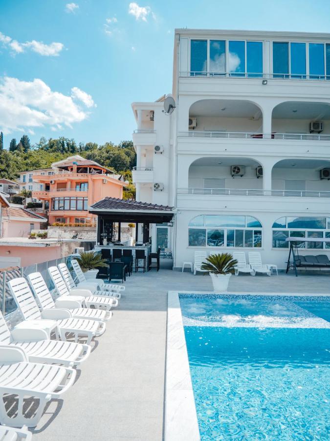Apartments Gjenashaj ウルツィニ エクステリア 写真