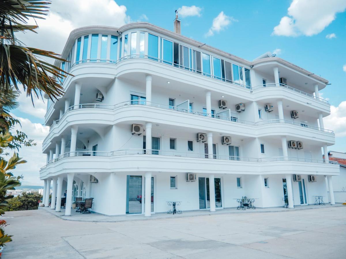 Apartments Gjenashaj ウルツィニ エクステリア 写真