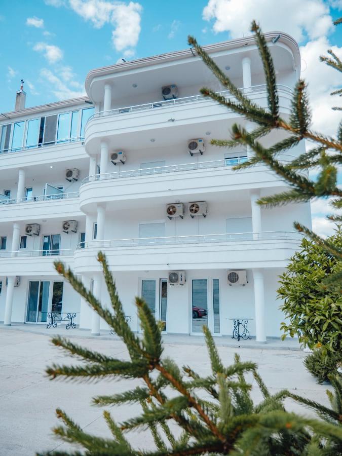 Apartments Gjenashaj ウルツィニ エクステリア 写真