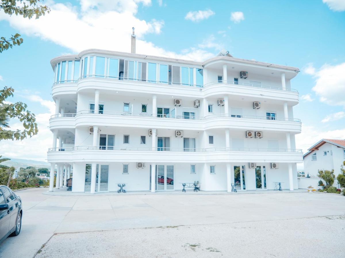 Apartments Gjenashaj ウルツィニ エクステリア 写真